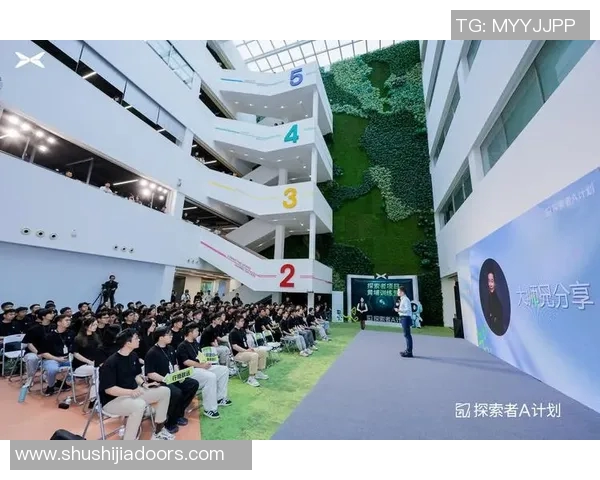 李泓澎的成长之路与艺术追求探索人生的多重可能性