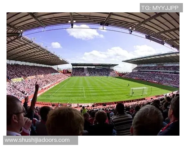 斯托克城主场迎战诺丁汉全力争胜展现球队实力与斗志 斯托克城主场迎战诺丁汉全力争胜展现球队实力与斗志